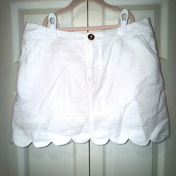 Lilly Pulitzer white scalloped hem textured skort. Size 4. VGUC - Picture 1 of 9